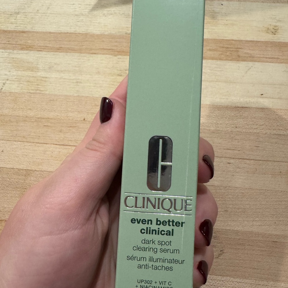 Clinique Even Better Clinical Serum - Silver and White - Picture 6 of 6